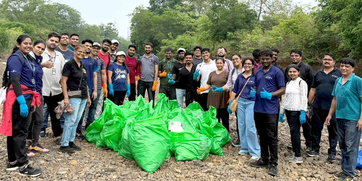 Clean-up drive in Mumbai, India